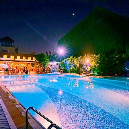 Triumph Hotel Мандалай Экстерьер фото