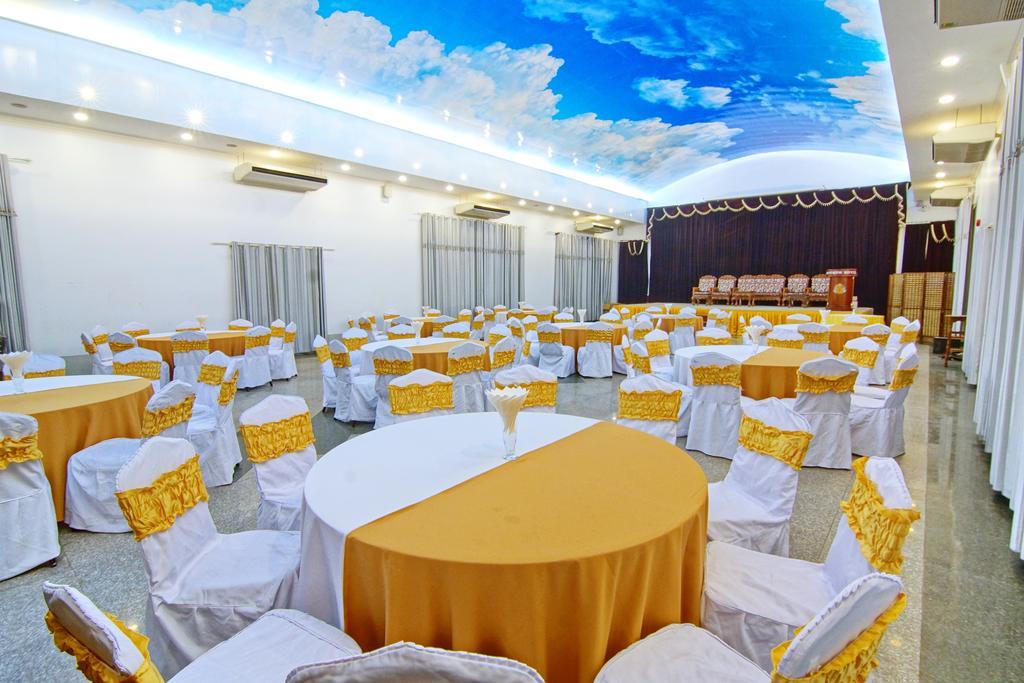 Triumph Hotel Мандалай Экстерьер фото
