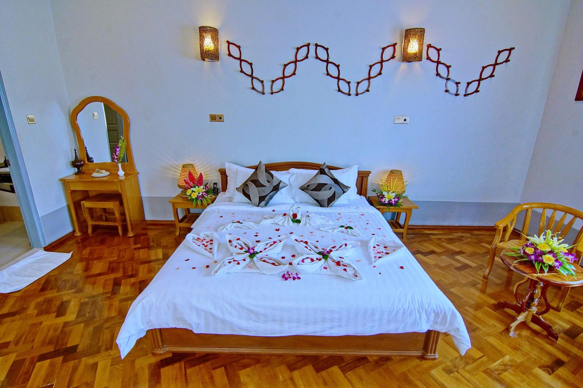 Triumph Hotel Мандалай Экстерьер фото