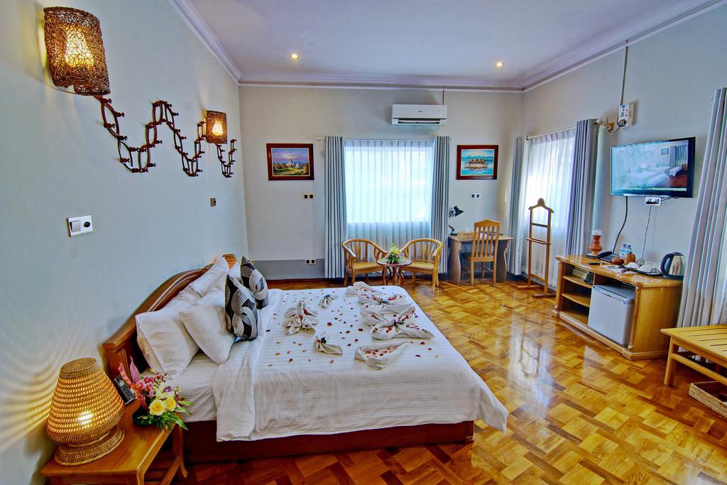Triumph Hotel Мандалай Экстерьер фото