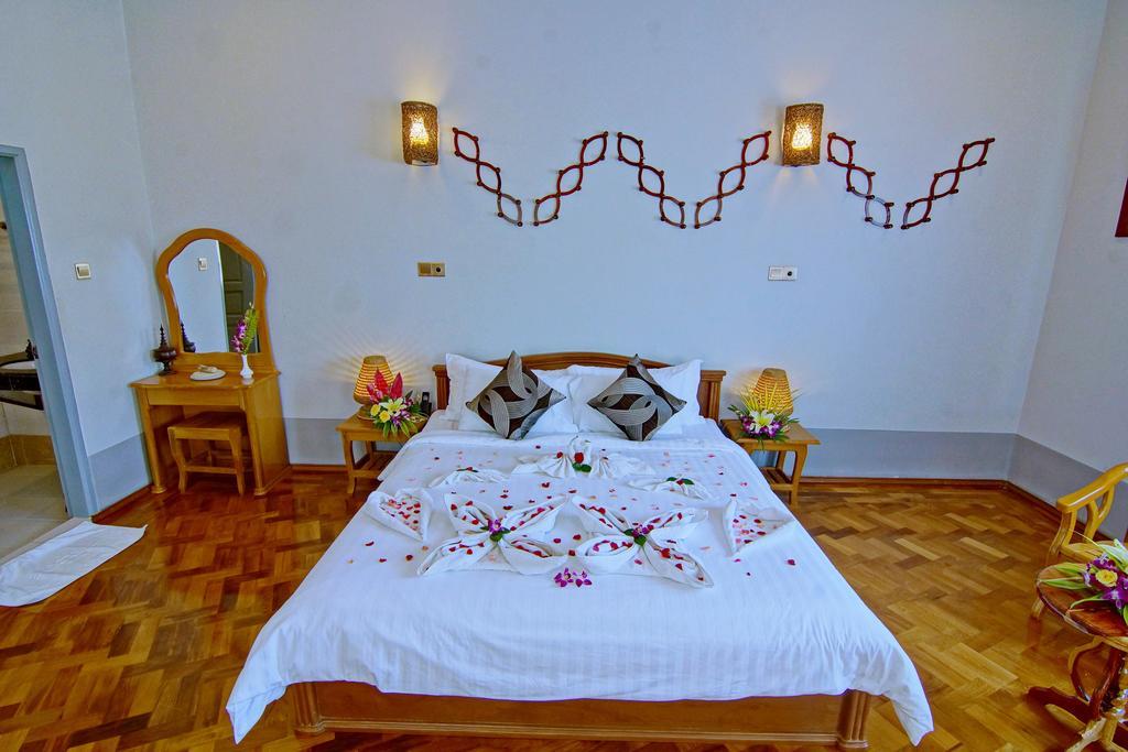 Triumph Hotel Мандалай Экстерьер фото