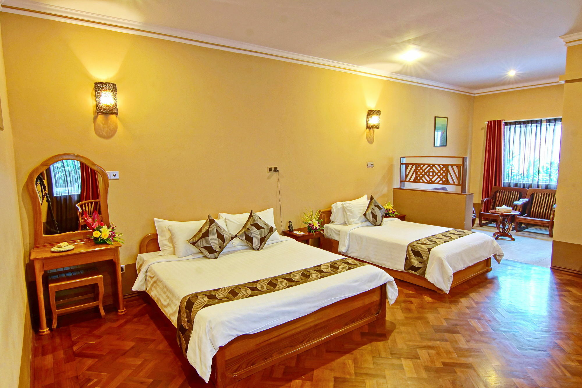 Triumph Hotel Мандалай Экстерьер фото